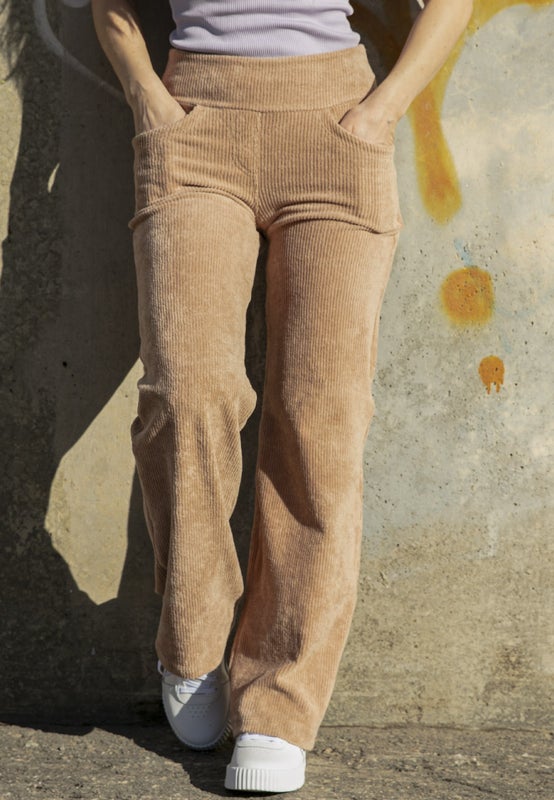 Samettihousut edest&auml;