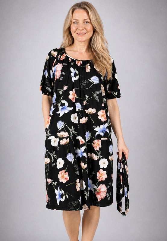 T&auml;ydellinen taskullinen mekko