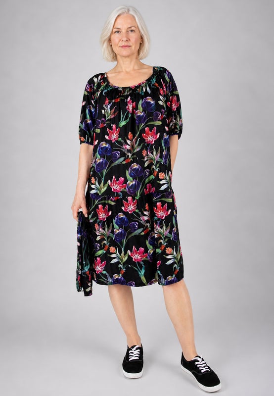 Rento taskullinen mekko