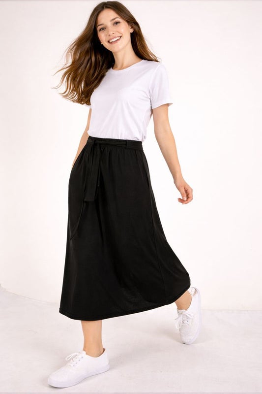 Musta hame edest&auml;