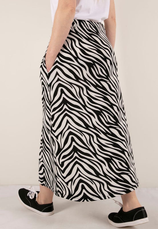 Seepra-kuvioinen hame takaa